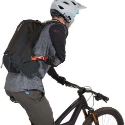 Thule Trinkblasenrucksack Rail 12 L Obsidian -Fahrradausrüstung Geschäft 32037979 32337 1280x1280