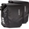 Thule Gepäcktaschen Shield 2x13 L Schwarz -Fahrradausrüstung Geschäft 692691 sized 1800x1200 rev 1 26960 1280x1280