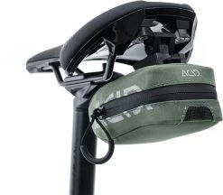 ACID Satteltasche CLICK XS Olive 7 ACID Satteltasche CLICK XS Olive -Fahrradausrüstung Geschäft ACID Satteltasche CLICK XS 3 1280x1280
